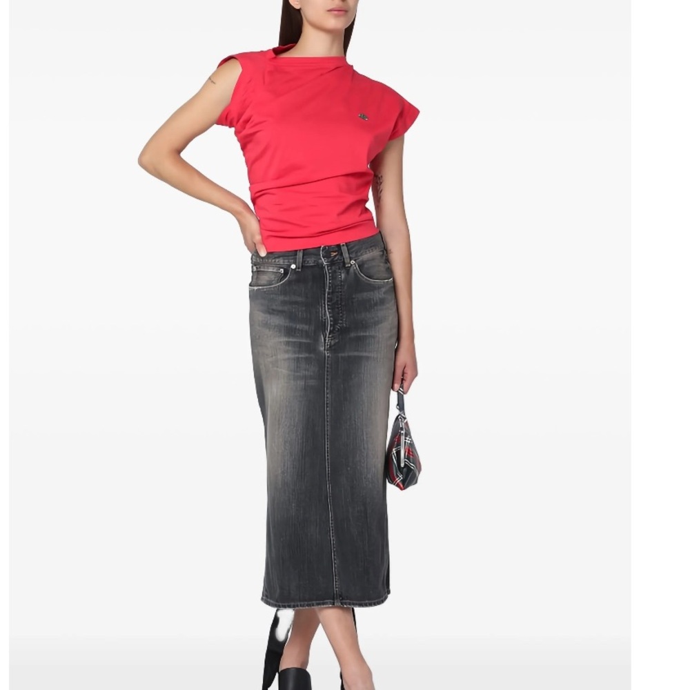 $240 Vivienne Westwood Hebo T-shirt, in hibiscus red S